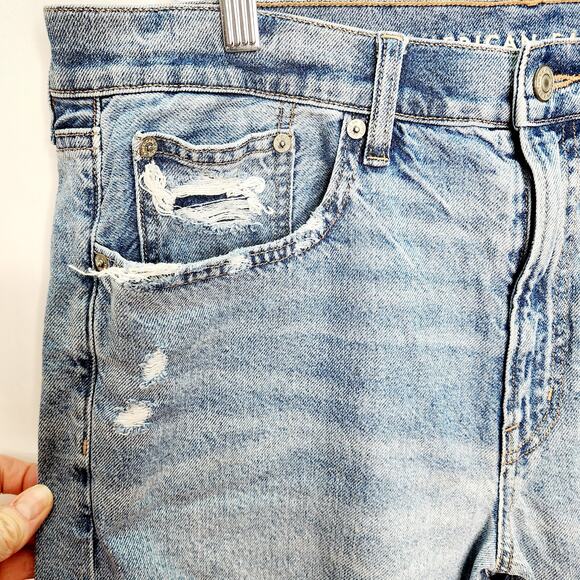 American Eagle Low Rise Baggy Straight Leg Light Wash Distressed Women's Jeans - Picture 7 of 15